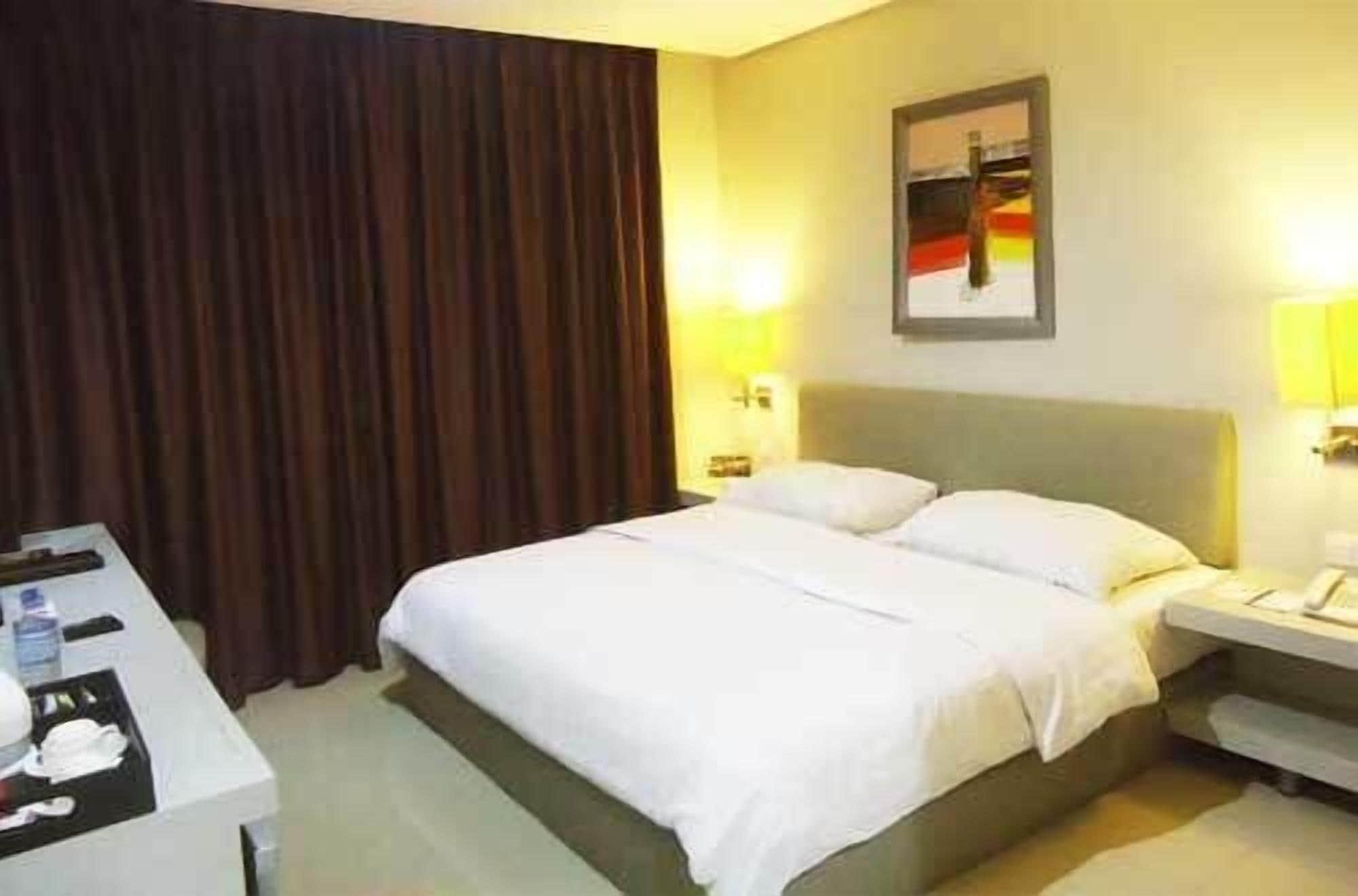 Swiss-Belexpress Jayapura Hotel Bagian luar foto